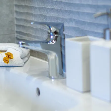 Abora With Pool, Gym And Free Parking *